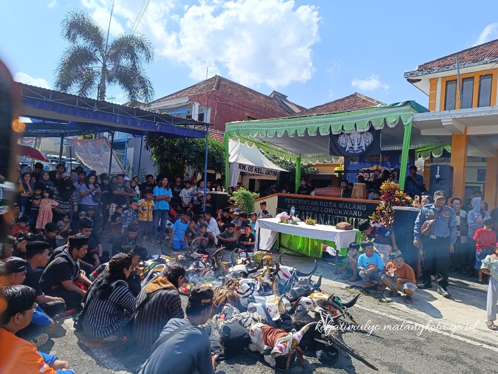 Sekuat Jati nguri-uri budaya dengan menghadirkan pertunjukkan Bantengan Putri Cempoko.